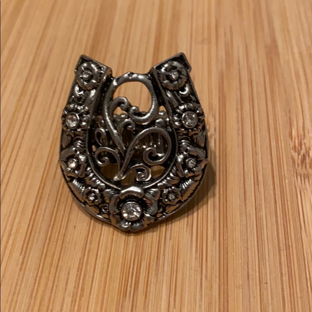 Horseshoe ring